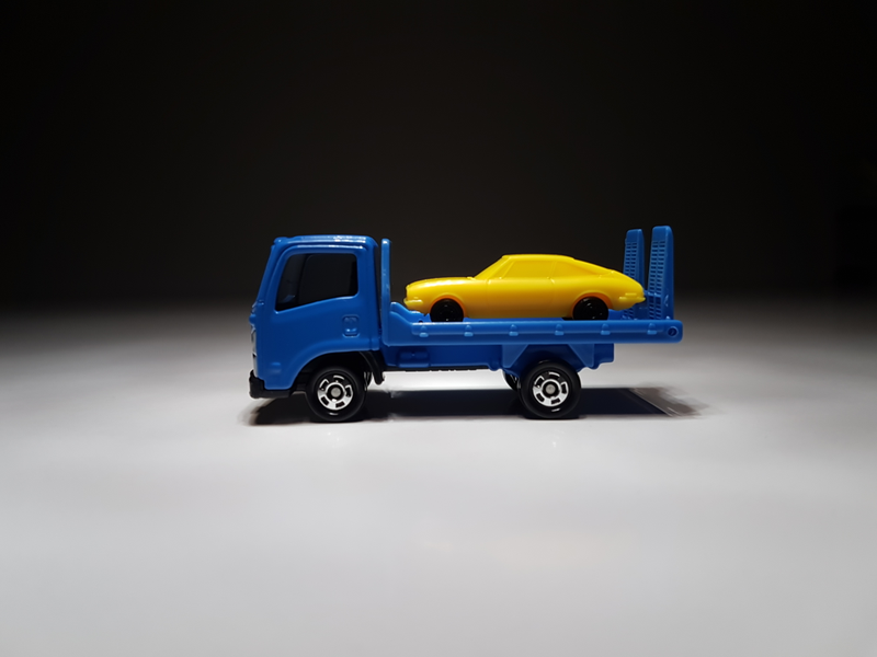 Illustration for article titled Makeitfit Monday: Isuzu Elf Vehicle Transporter by Tomica